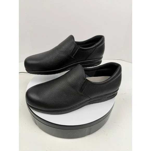 SAS Water Resistant Black Slip On Leather Grip Orthopedic Comfort Shoes Women 9M